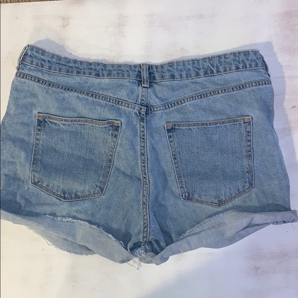 High-Waisted Denim Shorts - Picture 2 of 3